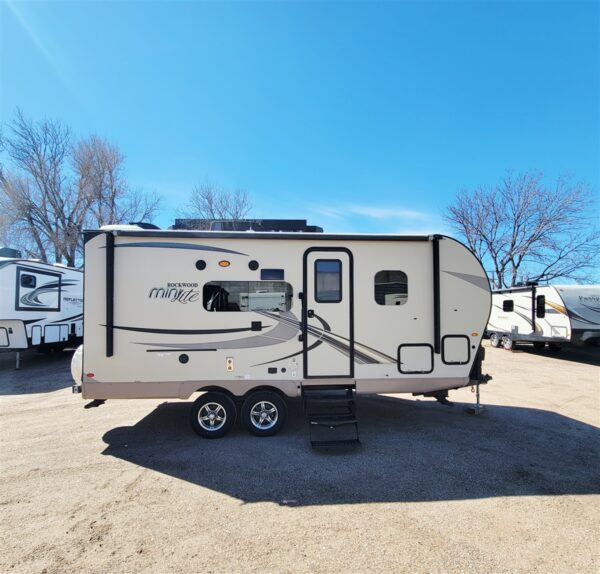 2018 Forest River Rockwood Mini Lite 2104S Travel Trailer