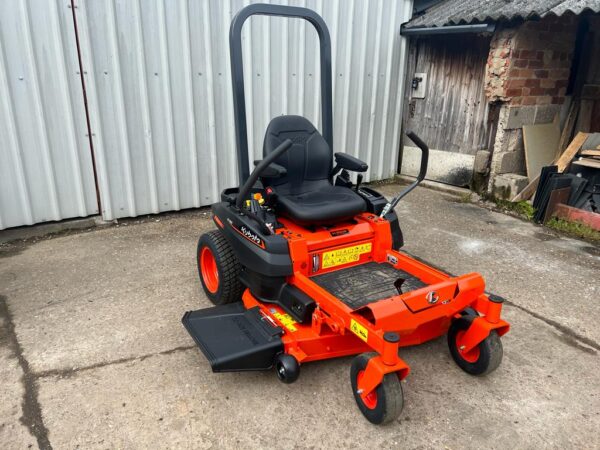 KUBOTA Z1 421 ZERO TURN MOWER