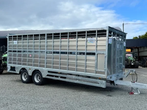 New OES 24ft Livestock Trailer