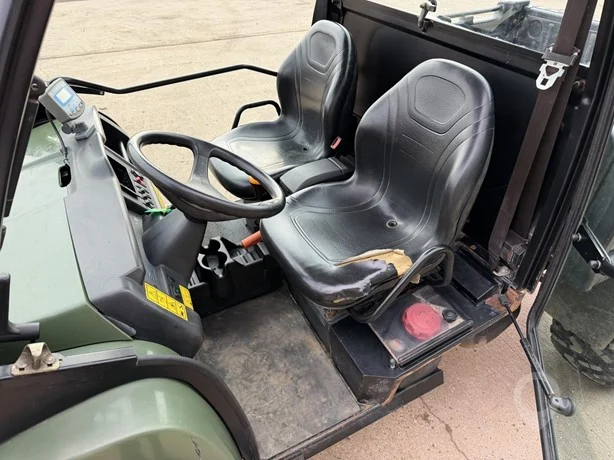 FAIRLY USED 2011 JOHN DEERE GATOR XUV 550 S4 Image 4